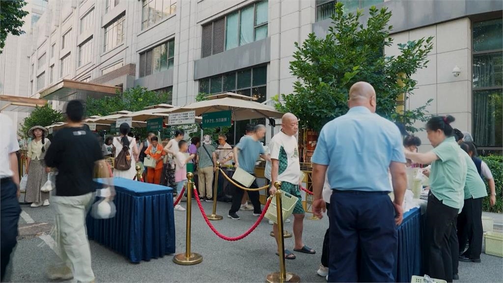 中國經濟慘高檔飯店擺攤賣外食 北京民眾:希望多學學台灣