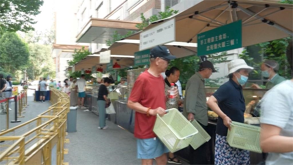 中國經濟慘高檔飯店擺攤賣外食 北京民眾:希望多學學台灣