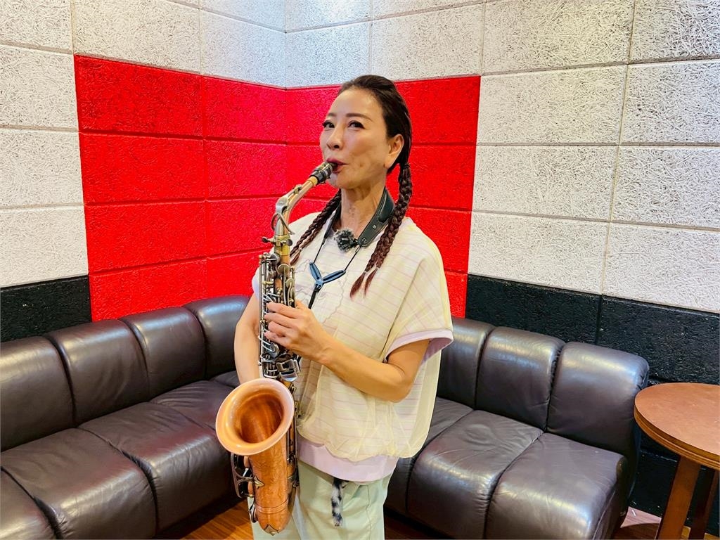《綜藝新時代》體驗薩克斯風10分鐘吹世界名曲!楊繡惠「我吹得出來我叫你阿嬤」