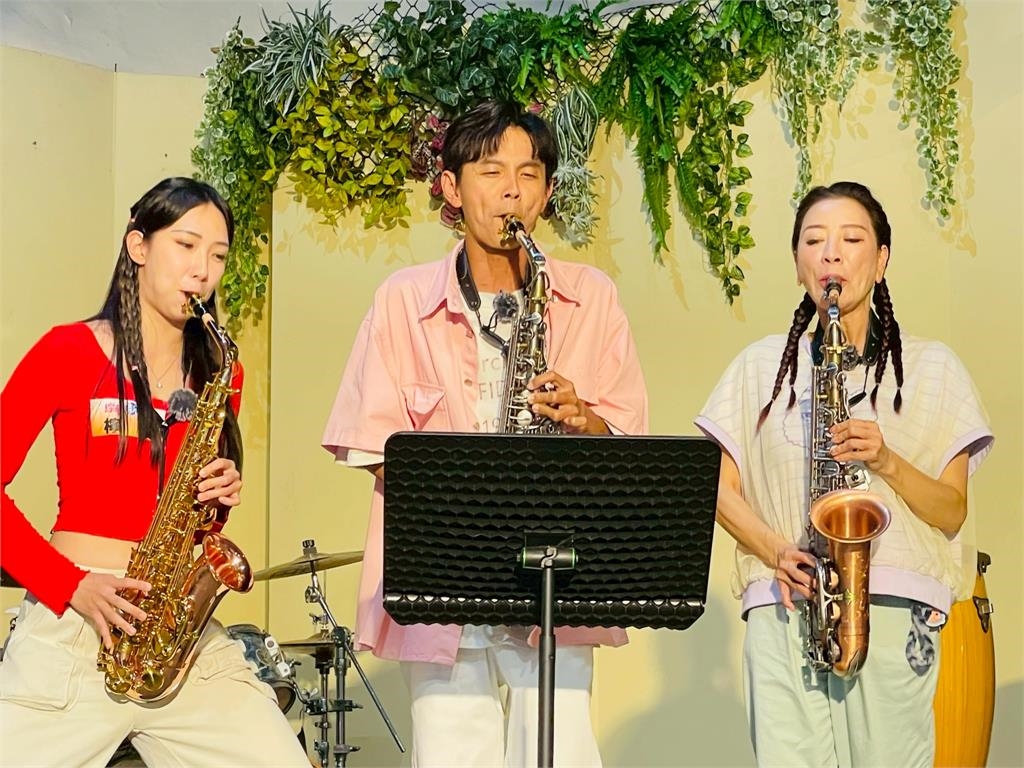 《綜藝新時代》體驗薩克斯風10分鐘吹世界名曲!楊繡惠「我吹得出來我叫你阿嬤」