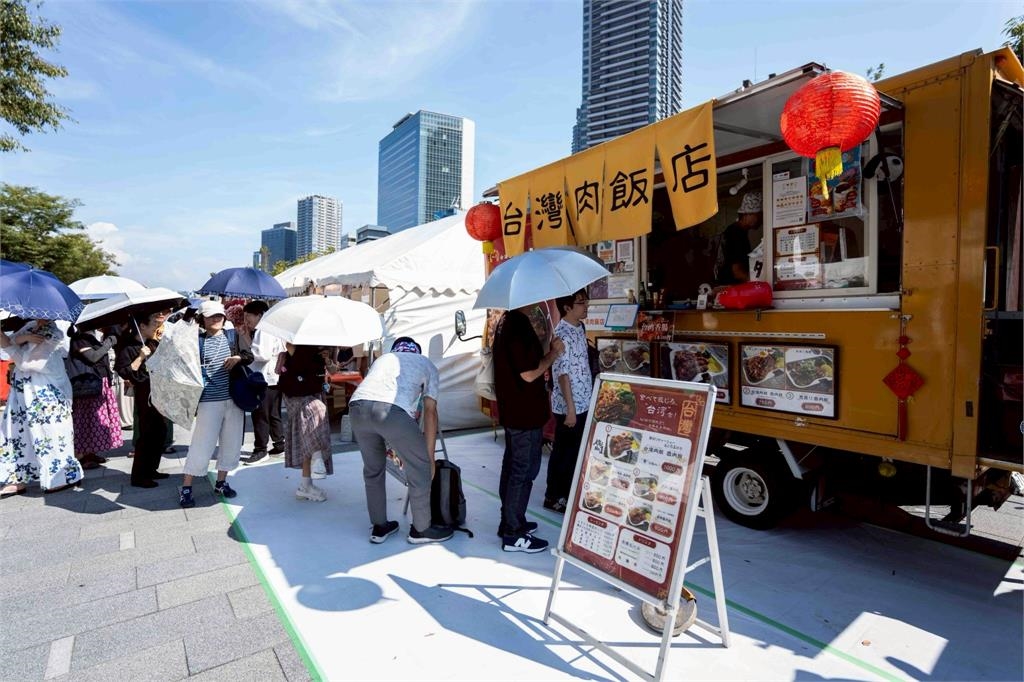 TAIWAN PLUS端經典台灣味 日民眾頂35度高溫排隊嘗鮮