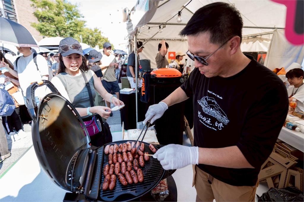 TAIWAN PLUS端台灣經典美食 日民眾頂35度高溫排隊親嚐