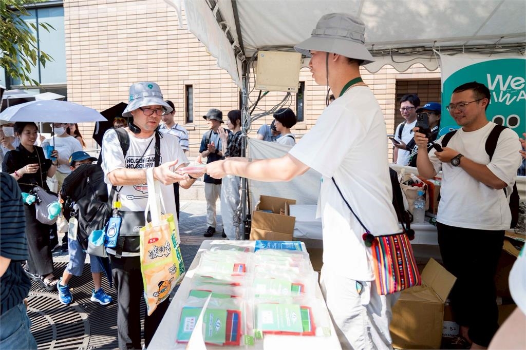 TAIWAN PLUS端台灣經典美食 日民眾頂35度高溫排隊親嚐