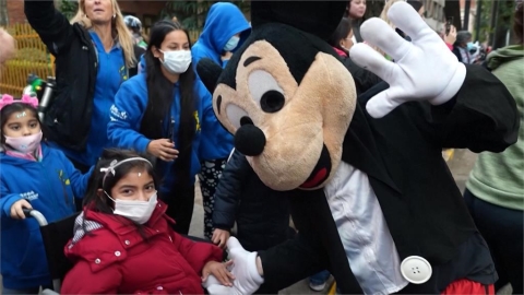 阿根廷4千重機騎士「扮裝傳愛」 前往兒童醫院送玩具