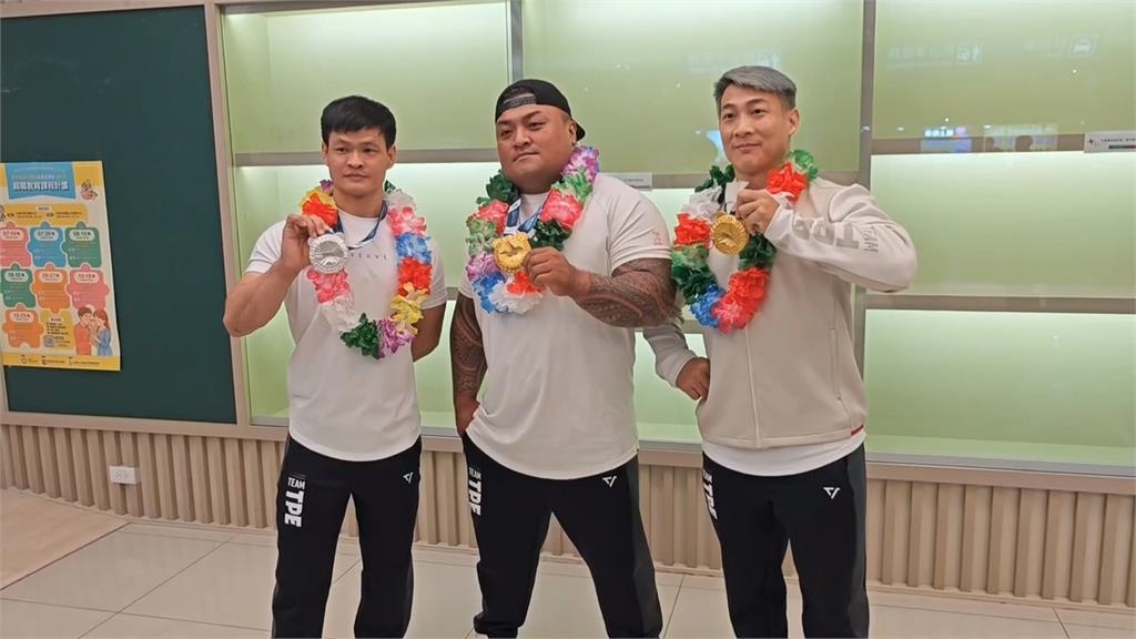 成都世運英雄返台！　斬獲15面獎牌署長鄭世忠接機感謝