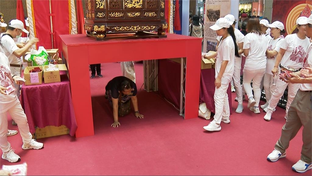 北車百年首見「鑽轎腳.浴佛」！　周末宗教大熔爐限定體驗