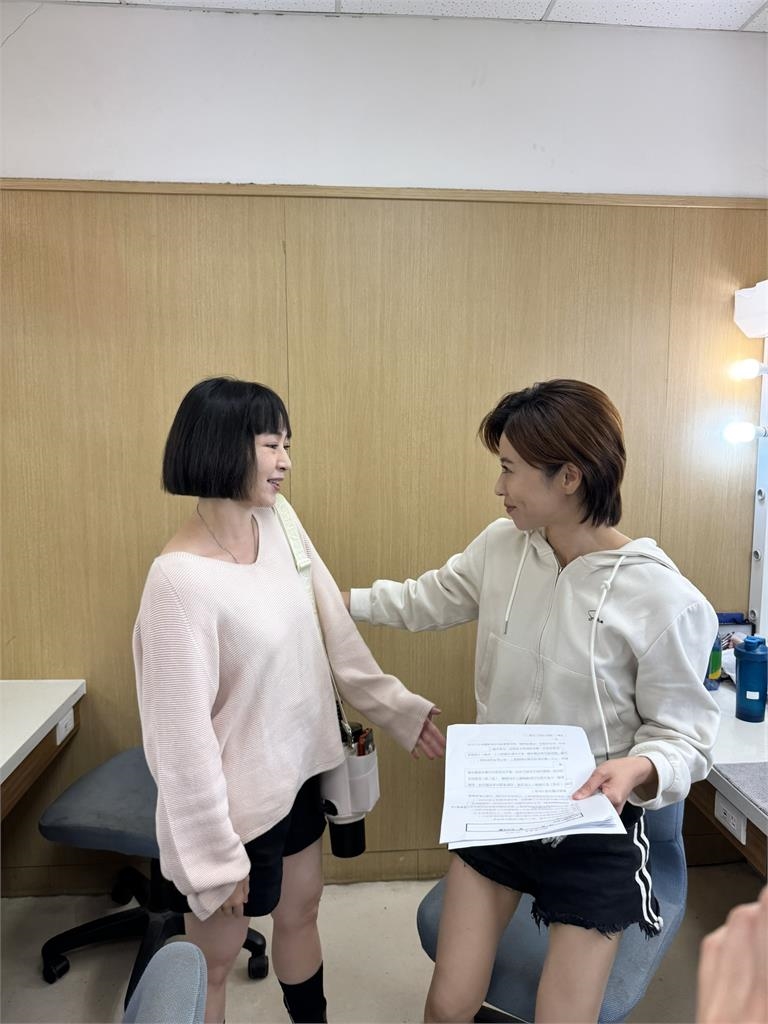 蔡燦得驚喜探班《好運來》帶甜甜圈團圓　真兇即將曝光 劇情高潮在即！