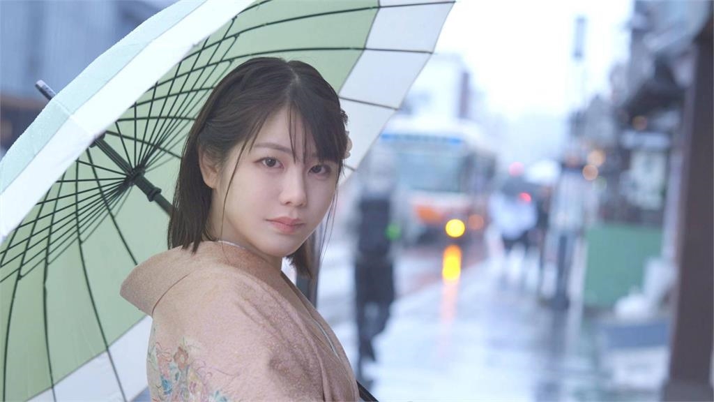 百年老店「千金大小姐」震撼黑化!穿和服「壓不住巨獸起伏」反差嚇爛達人:怎可能