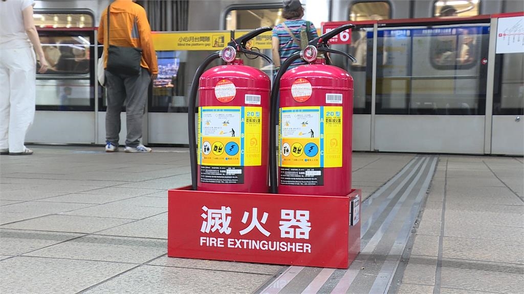 北捷紅線車廂冒濃煙「疑手機燒焦」　乘客聞刺鼻味驚慌逃竄