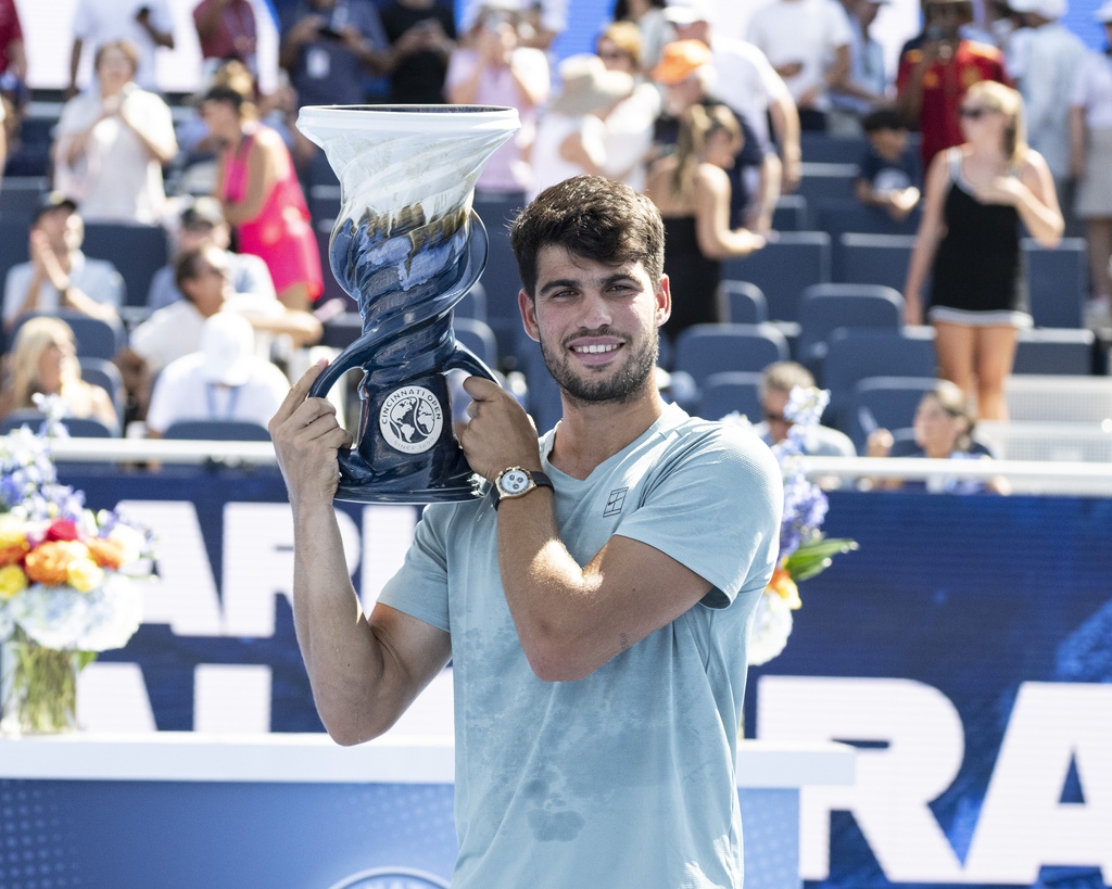 網球(影)/球王辛納意外退賽小蠻牛封王 兩人惺惺相惜互相祝福