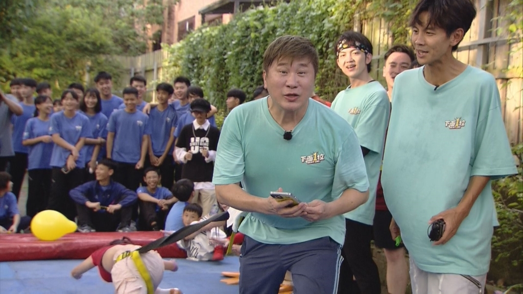 胡瓜自爆合體猛男兼差！再曝藏有「私密影片」 尺度大開群人急喊：不能播