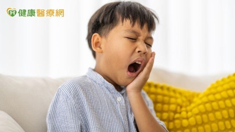 5歲童蛀牙竟變蜂窩性組織炎 醫:吃飯太久蛀牙風險增3倍