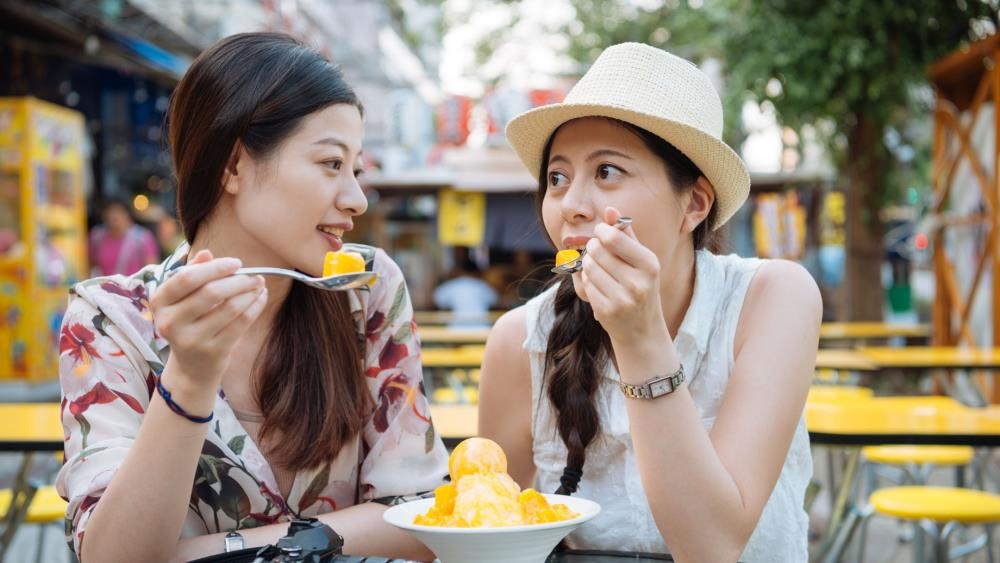 夏天少碰生食、冰品！ 醫揭駭人真相：外觀正常卻「爬滿諾羅病毒」