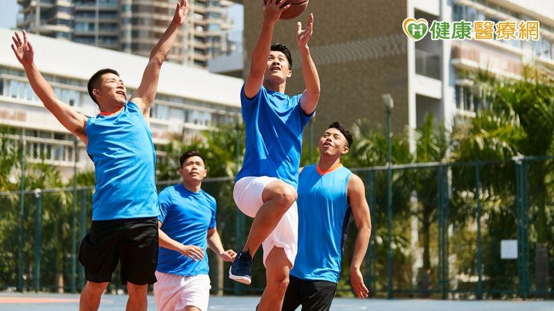 大學生夏日球場奔馳沒喝水　當晚兩腿無力腎臟險受損