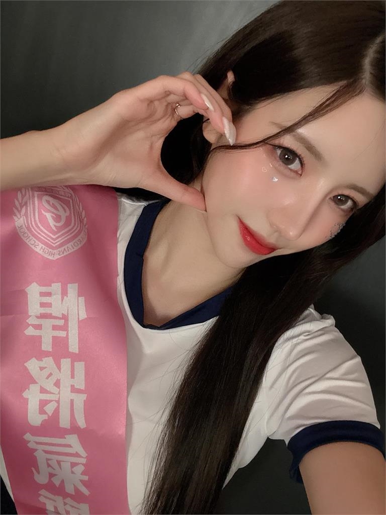 嗨過頭「騎隊旗」遭轟帶衰輸球！南珉貞認「首次見大量負評」哭了：透不過氣…