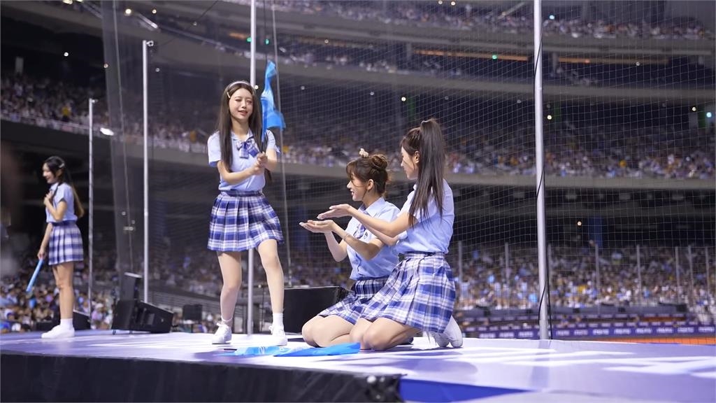 嗨過頭「騎隊旗」遭轟帶衰輸球！南珉貞認「首次見大量負評」哭了：透不過氣…