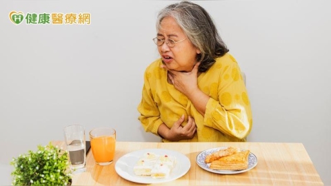 失智患者進食困難　醫病共享決策助抉擇最佳利益