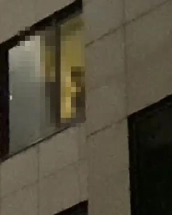 市民大道大樓透明窗「驚見情侶趴著激戰」畫面全裸色！高難度衝撞片…網驚：會玩