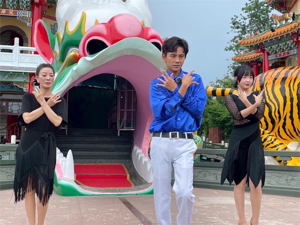 《綜藝新時代》短今泳衣火辣出場!60歲楊繡惠挑戰極限滑水運動