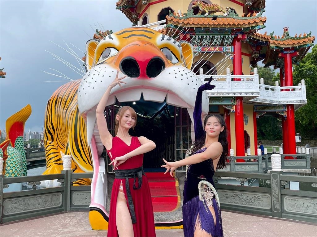 《綜藝新時代》短今泳衣火辣出場!60歲楊繡惠挑戰極限滑水運動