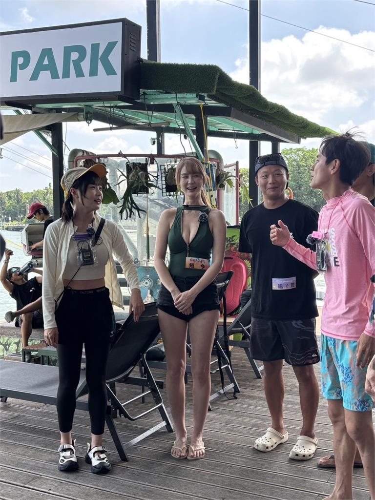 《綜藝新時代》短今泳衣火辣出場!60歲楊繡惠挑戰極限滑水運動