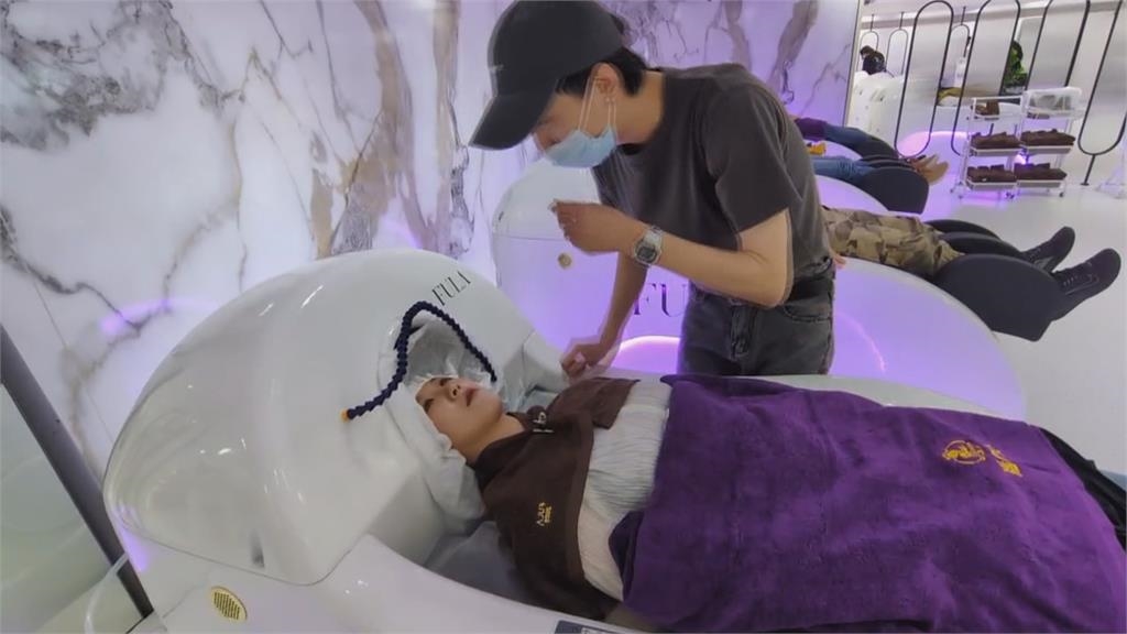 ＡＩ智能洗頭店進駐高雄　業者邀在地長輩搶先體驗