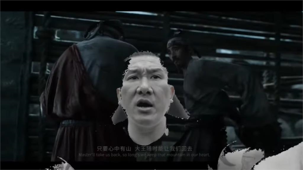 館長才宣布開抖音「直播秒變黑白色」!見露餡急遮鏡頭「慌張神情全被拍」