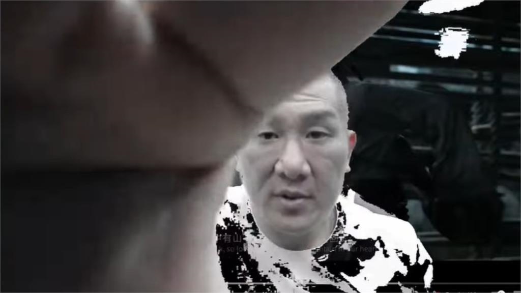 館長才宣布開抖音「直播秒變黑白色」!見露餡急遮鏡頭「慌張神情全被拍」