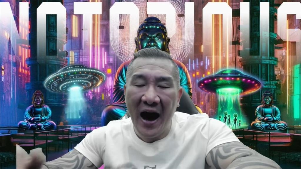 館長才宣布開抖音「直播秒變黑白色」!見露餡急遮鏡頭「慌張神情全被拍」