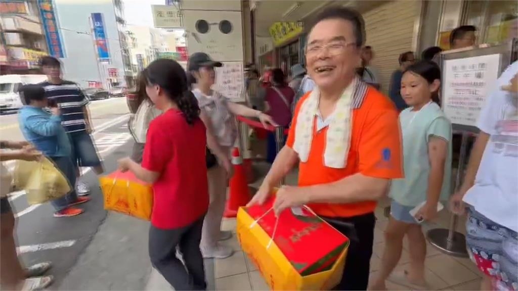 月餅太夯！名店開放預購湧排隊人潮　民眾：電話打不通