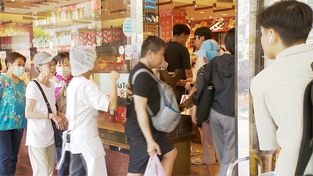 月餅太夯！名店開放預購湧排隊人潮　民眾：電話打不通