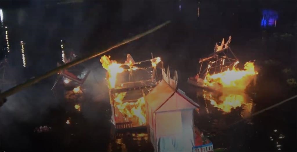 宜蘭放水燈迎接好兄弟　「河底淤泥沒清」水燈往上游