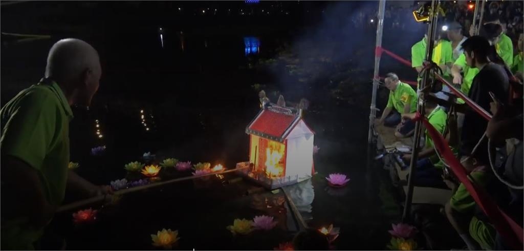 宜蘭放水燈迎接好兄弟　「河底淤泥沒清」水燈往上游