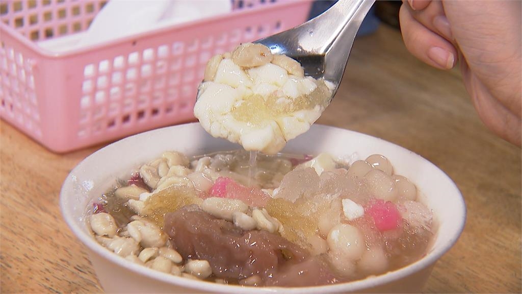 在地人從小吃到大!景美50年豆花老店 第二代鐘老闆傳承好滋味