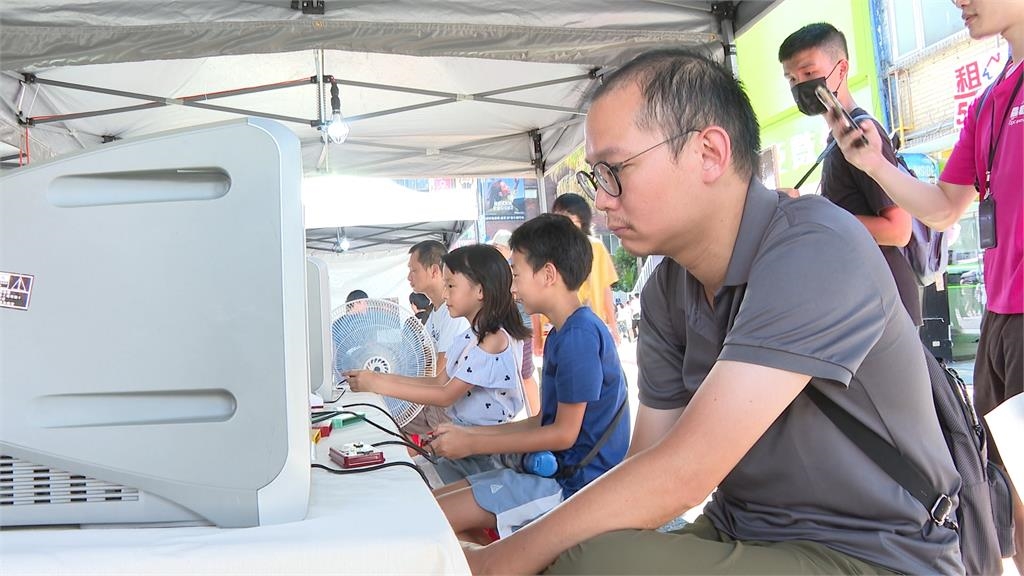 北市八德商圈封街玩電競+生存遊戲　網紅軍武安妮現身指導