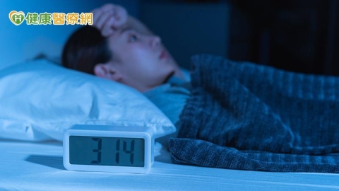 睡不著怎麼辦？營養師：失眠型態多樣　補充「這些」營養素才有效