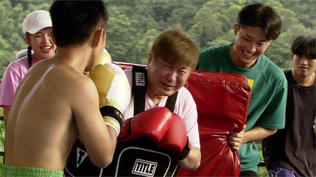 《綜藝大集合》胡瓜對戰世界拳王！被打到「中午的麵包都要吐出來」