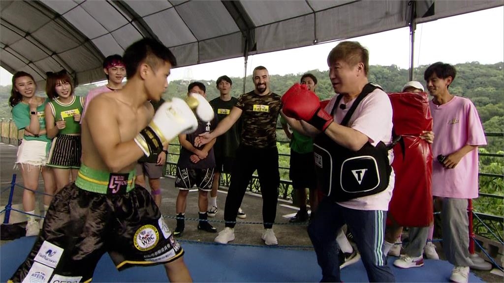 《綜藝大集合》胡瓜對戰世界拳王!被打到「中午的麵包都要吐出來」