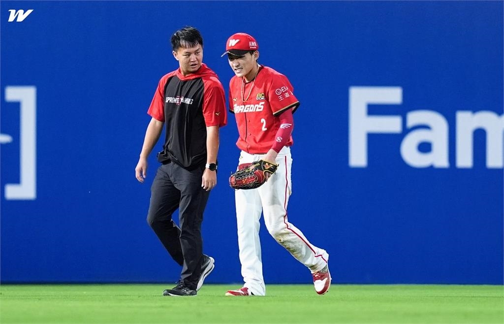 中職(影)／這就是「天網」！郭天信超狂「海豚飛撲」預約年度最佳美技