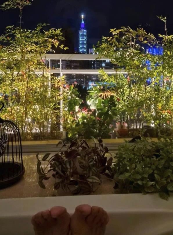 69歲陳美鳳「睡衣私房照」0遮上傳！浴室泡澡片「絕頂視角」全出賣