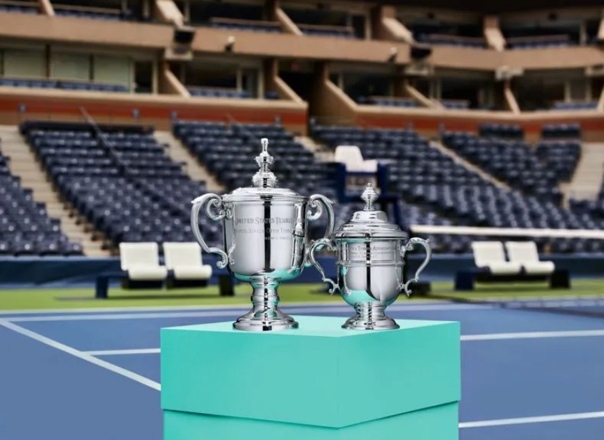 網球／看過黃金打造又鑲鑽的網球拍嗎？超大「Tiffany藍色網球」充滿濃濃時尚風