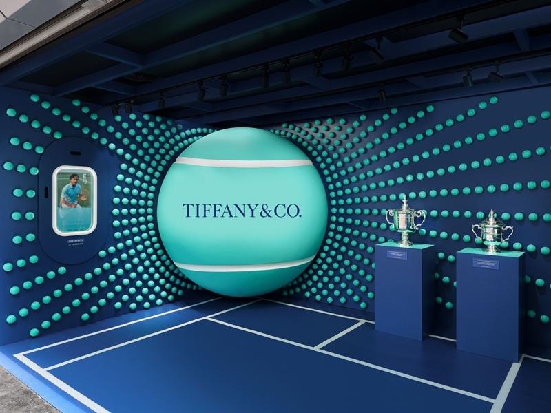 網球／看過黃金打造又鑲鑽的網球拍嗎？超大「Tiffany藍色網球」充滿濃濃時尚風