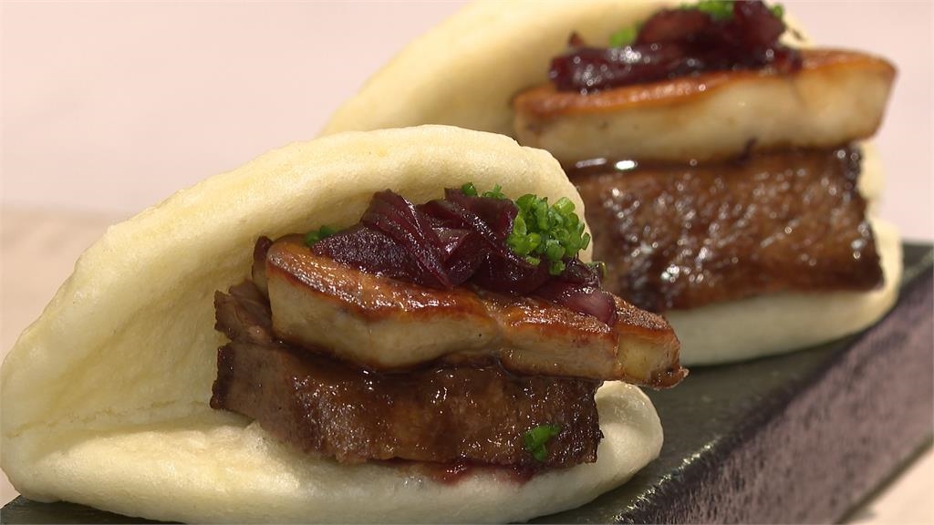 東西合併創意十足！台式刈包結合「和牛、鴨肝」　章魚玉米餅口感外脆內Q