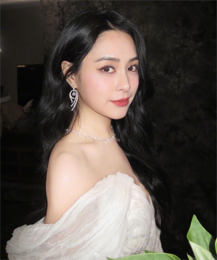 阿嬌小帳突公開「全身只剩細線死撐」趴著跑出大椰子!震撼畫面網歪樓:手不見了