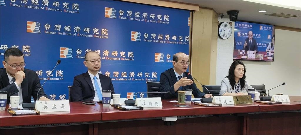 快新聞／勞動市場旺！我國勞工6月總薪資逼近6萬　科技業、傳產前景分歧