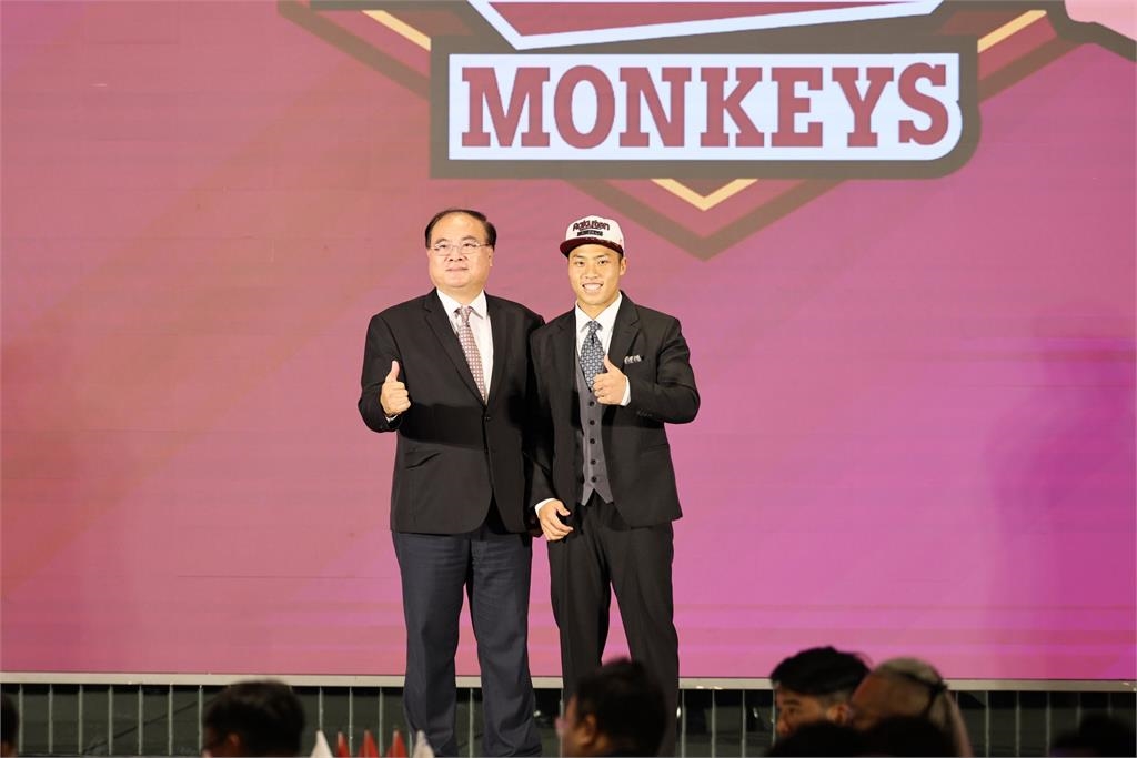 中職／樂天桃猿新秀全員簽約！選秀會第一指名鍾亦恩簽約金破500萬、月薪達8萬