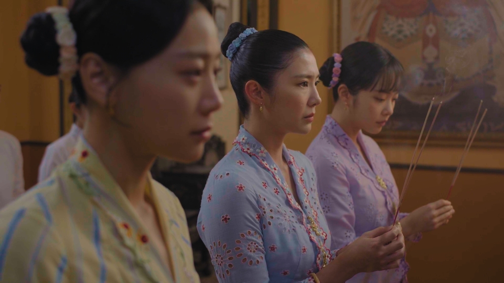 八點檔上演真假千金戰！ 《小娘惹之翡翠山》星二代變大反派 百萬人圍觀搶看