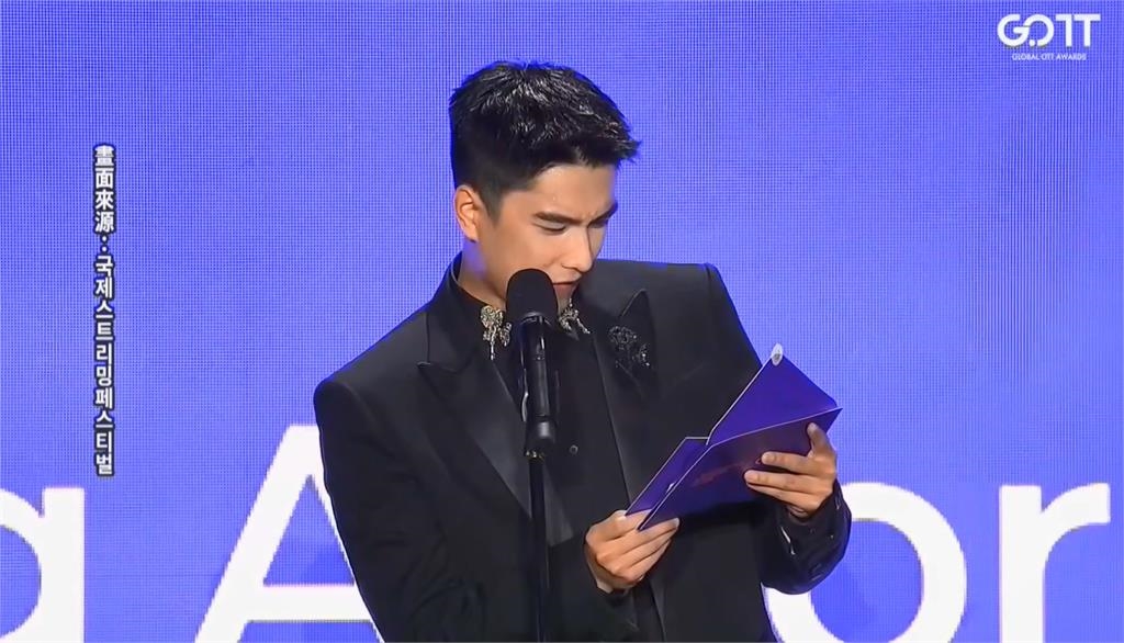 曾敬驊頒獎「沒寫得獎人」驚呼：欸咦　慌張表情全被拍