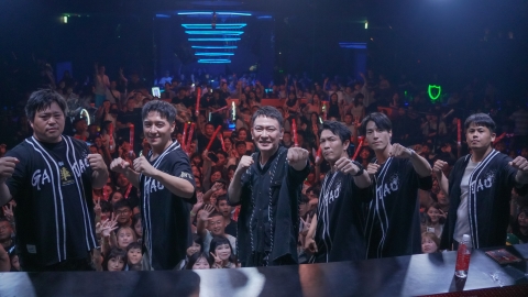 《角頭-鬥陣欸》上映四天票房破7千萬! 王識賢夜店開唱謝粉絲 嗨跳〈APT.〉超萌