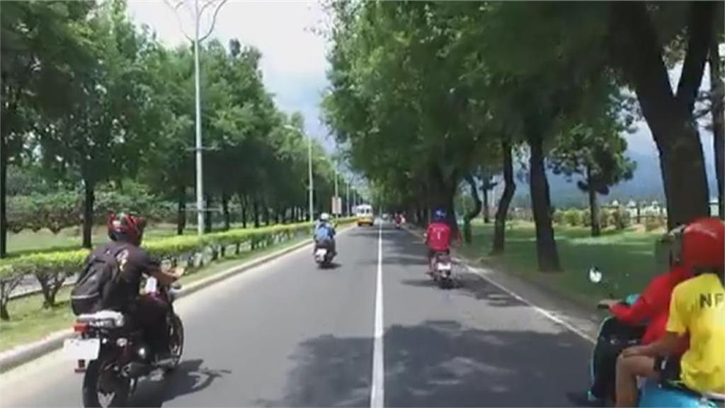 機車停路邊滑手機「1000元秒飛」!他曝「少1動作」無奈吃罰單